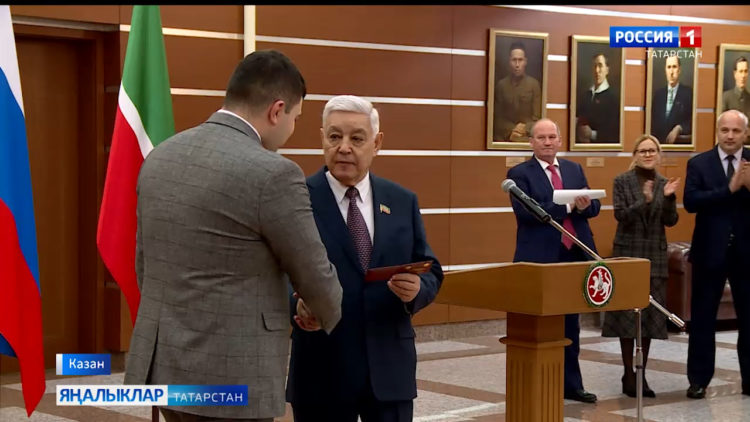 Җәмәгать судьялары хезмәт таныклыклары алды