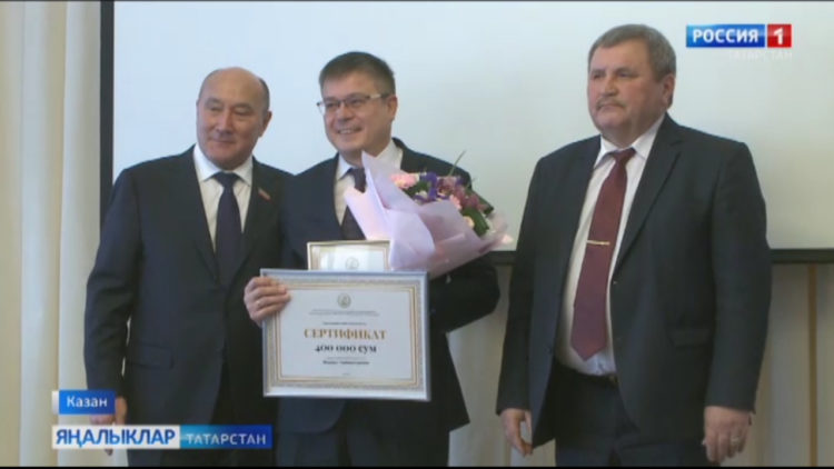 Каләм ияләре бүләкле булды