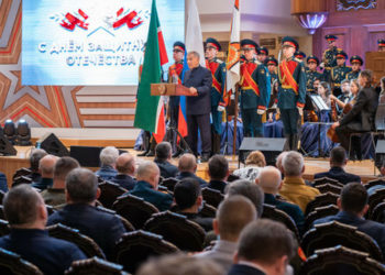 Ватанны саклаучылар көне уңаеннан Рөстәм Миңнеханов дәүләт бүләкләре тапшырды