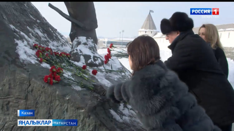 Чәчәкләр китерегез Мусага…