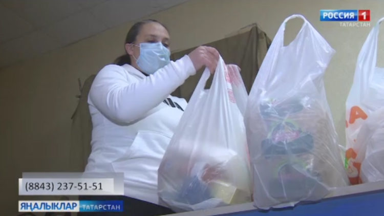 Волонтерлар өлкәннәргә булыша