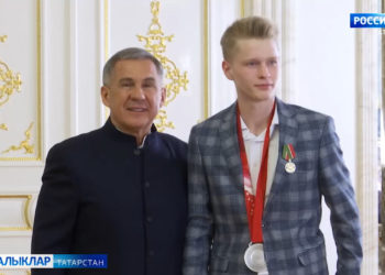 Президент бүләкләр тапшырды