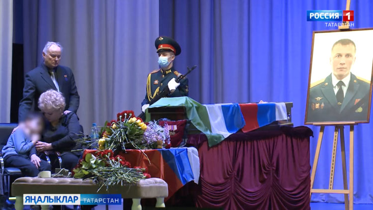 Донбассны саклауда батырларча һәлак булган Ренат Гайсин белән хушлаштылар