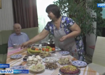 Адав-Толымбай авылында яшәүче Кәримә һәм Закир Шакировлар җиң сызганып эшли