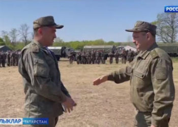 Татарстан делегациясе Украинада махсус хәрби операциядә катнашучыларга бүләк тапшырды