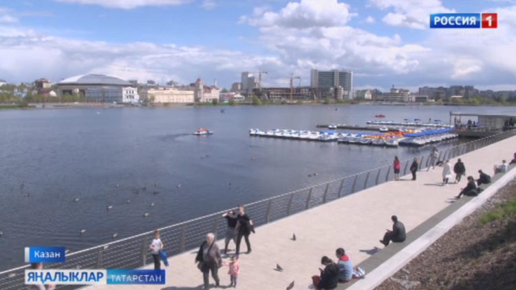 Парклар яшеллеккә күмелде