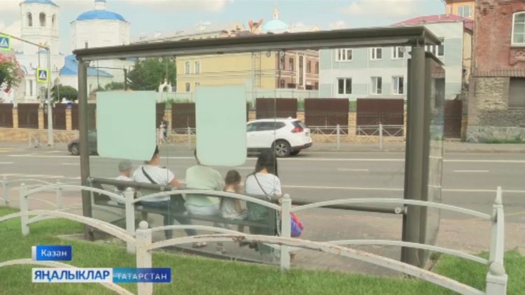 Вәхшиләр Кремль каршындагы автобус тукталышын җимергән