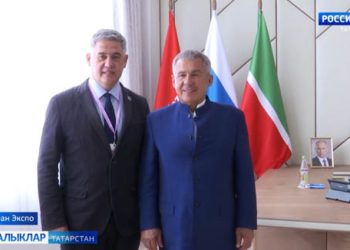 Рөстәм Миңнеханов Федераль нейрохирургия үзәге баш табибы Альберт Суфианов белән очрашты