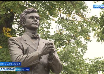 Рәшит Ваһаповка һәйкәл ачылды