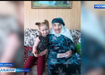 Саба районы Сатыш авылында гомер итүче ветеран укытучы Тәкмилә Садыйкова өчен октябрь бәйрәмнәргә бай
