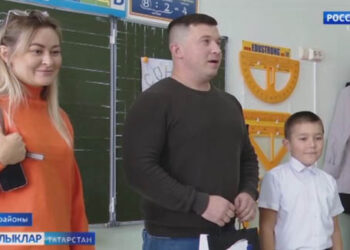 Зәй шәһәренең Ринат Фәрдиев исемендәге татар гимназиясендә истәлекле очрашу