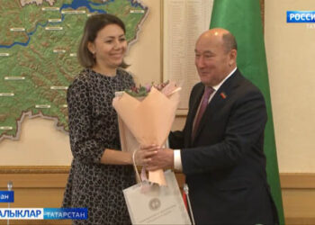 Элмә такталарның хатасыз ике телдә язылуына ничек ирешергә?