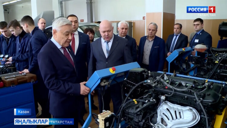 Фәрит Мөхәммәтшин Александр Обыденнов исемендәге башкала авто-транспорт техникумында булды