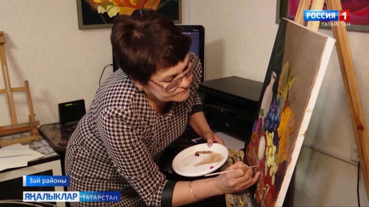 Зәй районының Аксар авылыннан Сөенеч Галимованы картиналар иҗат итүгә нәрсә этәргән?