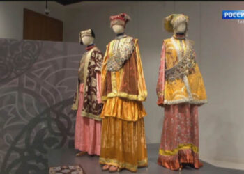 Казан Кремлендә «Татар костюмы. Традиция һәм трансформация» дип исемләнгән күргәзмә эшли