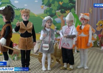 Казандагы 208 нче балалар бакчасы һәр елны Тукай туган көненә спектакль сәхнәләштерә