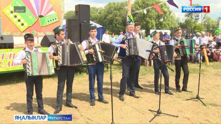 Буа районы Исәк авылында Сабан туе бәйрәме белән бергә төбәкара «Уйнагыз, гармуннар» бәйгесе дә үткәрелә