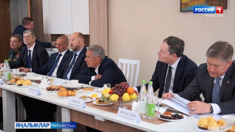 Рөстәм Миңнеханов ялда булган махсус хәрби операциядә катнашучылар белән аралашты