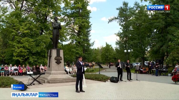 Милләт каһарманы — Рәшит Ваһаповның тууына 115 ел тулуга багышланган митинг-концерт узды