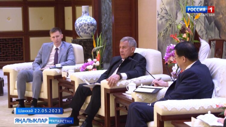 Татарстан Республикасы Рәисе Шанхай шәһәре мэры белән очрашты