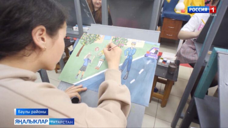 Балалар ил рәсемен ясый