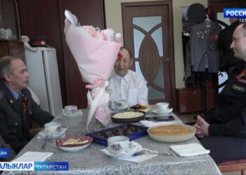 Өй янындагы парад