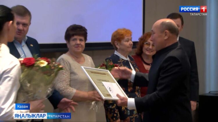 Казан Кремлендә хезмәтләрендә иң алдынгы гаилә династияләрен тәбрикләделәр