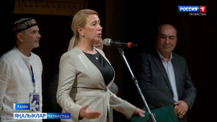 ”Сөйләшсәк тә төрле телләрдә…”