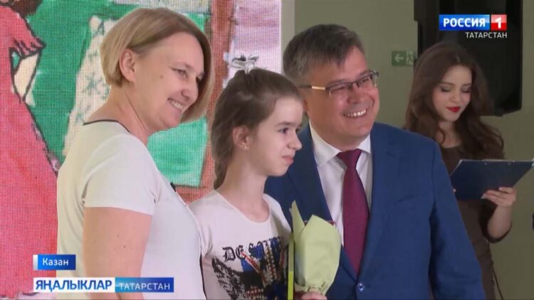 Балалар ил рәсемен ясый