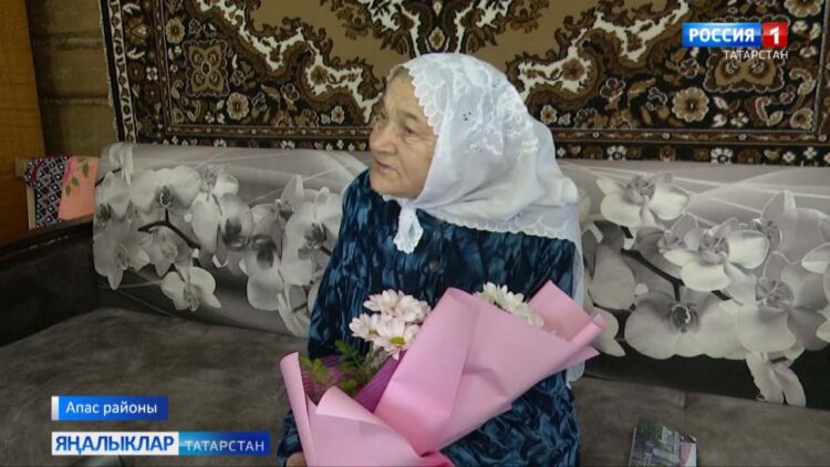 Кызыл Тауда яшәүче атказанган колхозчы — Нурзидә Рахманова 90 яшь