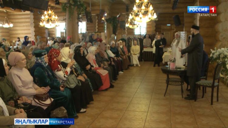 2 августта Татарстан Диния нәзарәте бинасыны залында ак яулыклы абыстайлар форумы уза