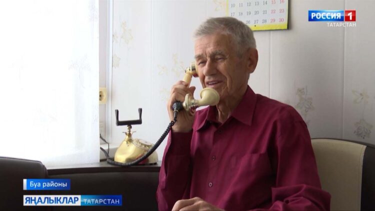 Укытучы һәм остаз елында Дамир Вәлитов икеләтә котлаулар кабул итә