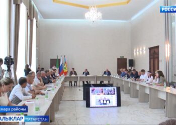 Сөйләшсәк тә төрле телләрдә…