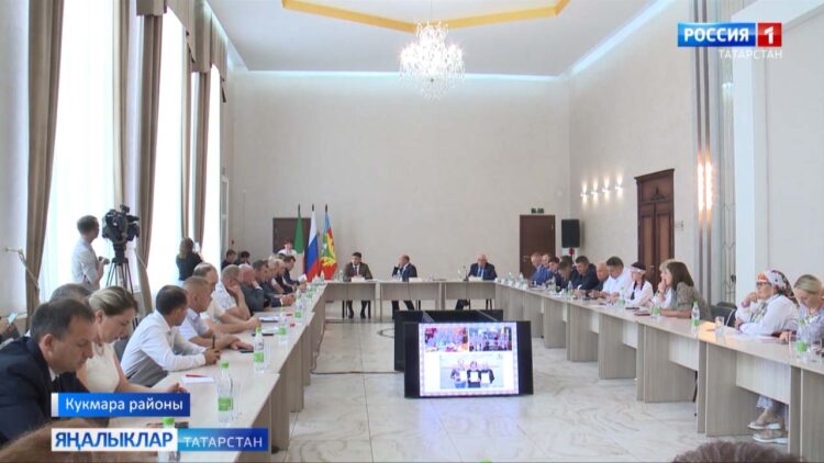 Сөйләшсәк тә төрле телләрдә…