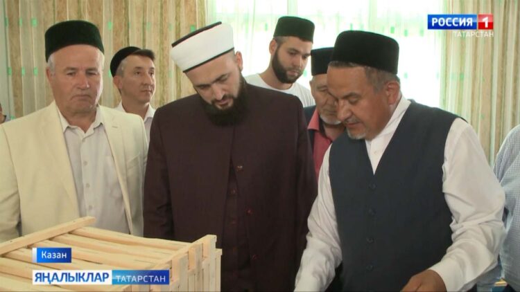 Мәдрәсәдә — бал исе