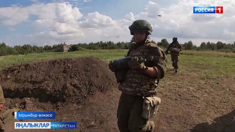 Татарстанда яшәүчеләр контракт буенча хәрби хезмәт белән активрак кызыксына