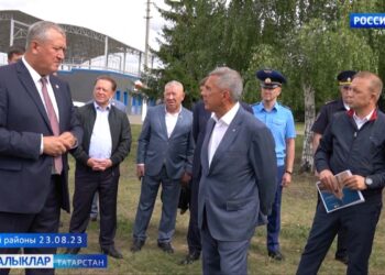 Зәй районында Рөстәм Миңнехановны яңа пешкән ипи белән каршы алдылар