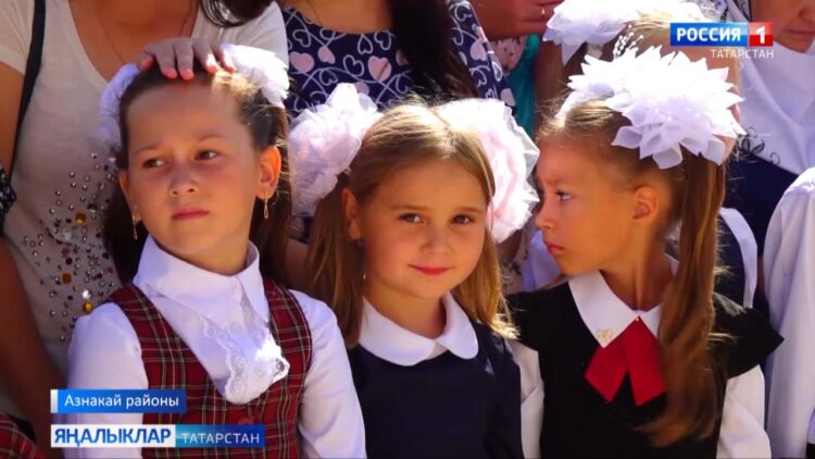 Азнакайда «Мəктəпкə жыенырга ярдəм ит» хəйрия акциясе кысаларында тантаналы чара оештырылды