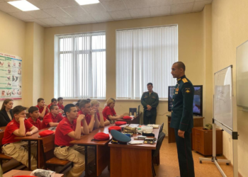 Рөстәм Миңнеханов телеграм-каналында Россия Герое алып бара торган дәрестән фото урнаштырды