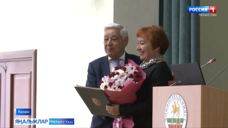 Дәүләт Советы Рәисе Фәрит Мөхәммәтшин завод премиясен тапшырды