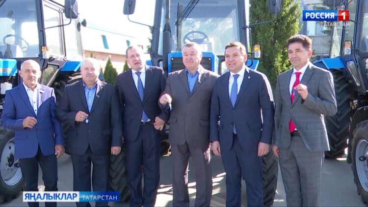 Апаста 4 авыл җирлеге яңа тракторлы булды