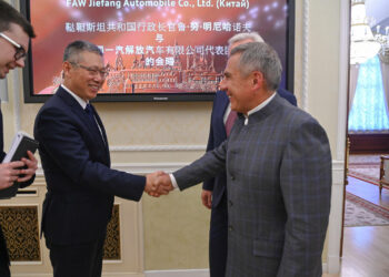 Рөстәм Миңнеханов Кытай FAW автомобиль төзелеше компаниясе делегациясе белән очрашты