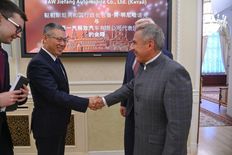 Рөстәм Миңнеханов Кытай FAW автомобиль төзелеше компаниясе делегациясе белән очрашты
