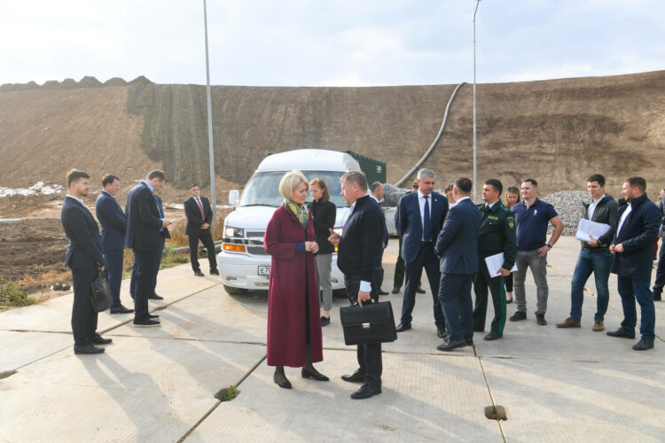 Рөстәм Миңнеханов Казан аэропортында Россия вице-премьеры Виктория Абрамченконы каршы алды