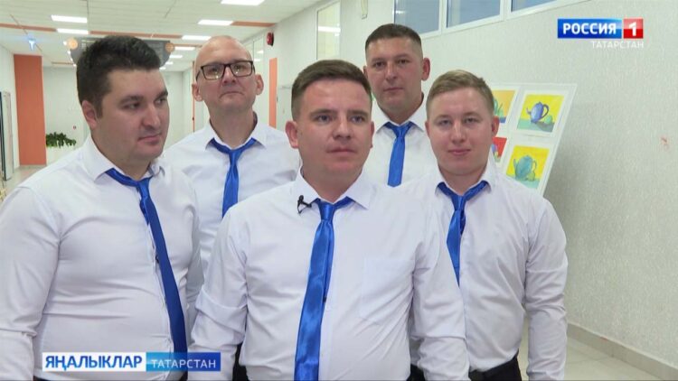 Тел сагында — ир-егетләр