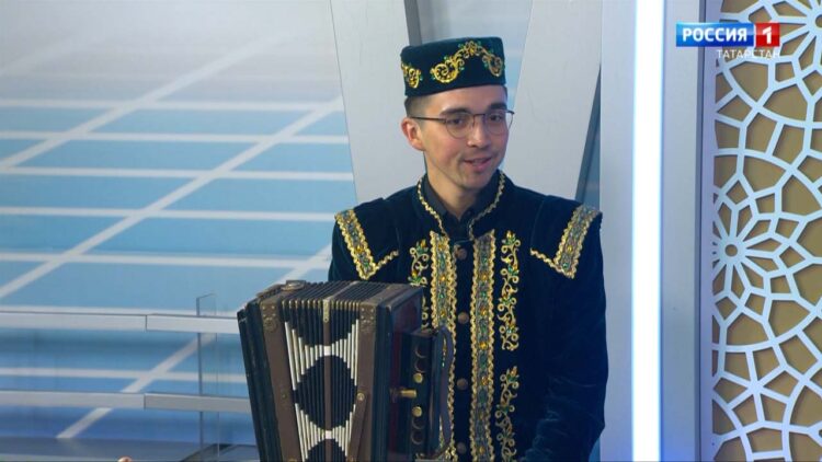 Киләчәк яшьләр кулында