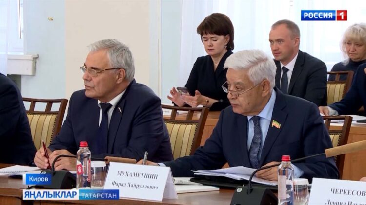 Бүген Кировта Идел буе төбәк парламентлары рәисләренең икенче эш көне