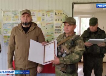 Кырымда 1233 полкның алдынгы сугышчылары бүләкләнде