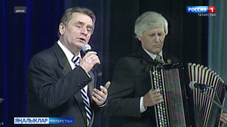 Татарстан радиосының музыкаль тапшырулар редакциясен җитәкләгән Рафаэль Ильясовның каберенә таш кую мәрасиме