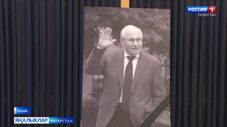 Татарстан җәмәгатьчелеге Халык шагыйре — Рәзил Вәлиевны соңгы юлга озатты